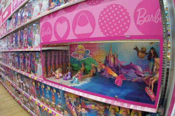 Toys R Us przyciąga miłośniczki Barbie